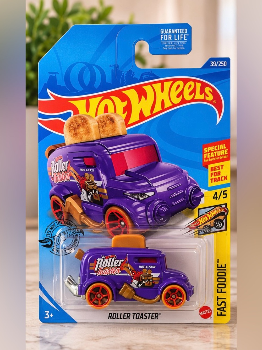 Hot Wheels Roller Toaster Fast Foodie 39/250 – Purple – NIP 🌭🚗